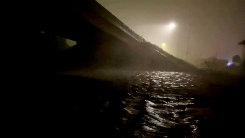 Video: Hurikán Nicholas dorazil na pobřeží Texasu, znovu hrozí povodně
